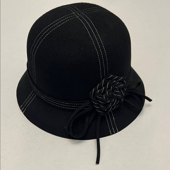 Nordstrom Accessories - NORDSTROM BLACK WOOL WHITE STITCHING BOW FRONT CLOCHE WOMENS HAT